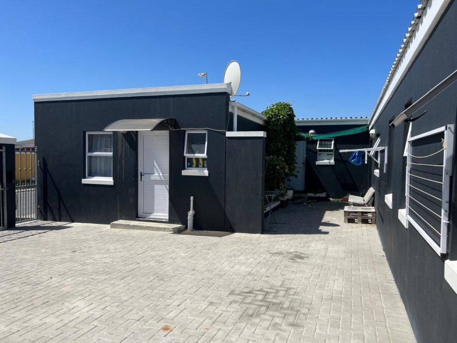 7 Bedroom Property for Sale in Malibu Village Western Cape